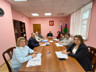 совещание по вопросу оказания бесплатной юридической помощи участникам специальной военной операции и членам их семей - фото - 1